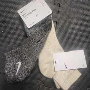 Nike Socks everyday plus Dri-Fit large